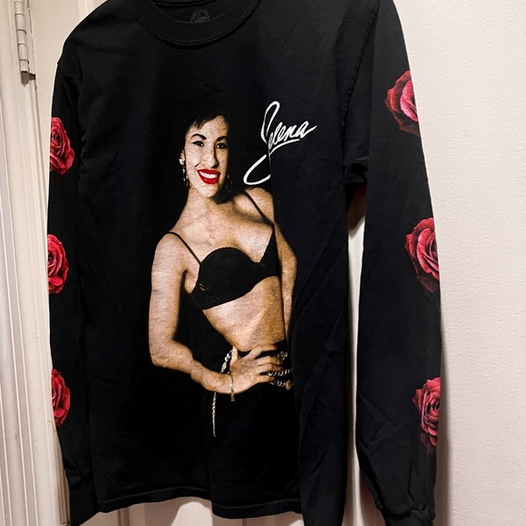 Selena long sleeve t-shirt with floral design on sleeves - Picture 5 of 12